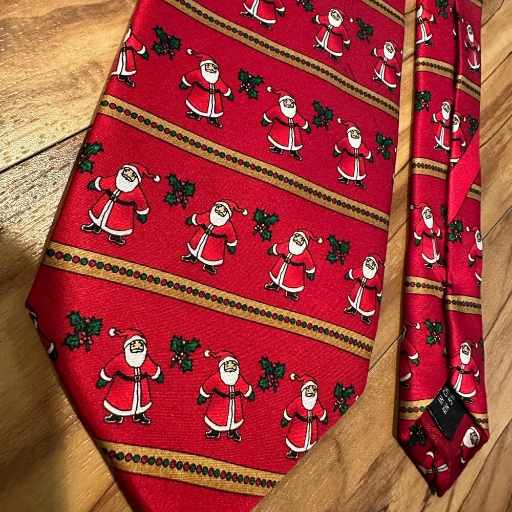Santa 🎅🏻 Father Christmas silk tie‎ festive and classy!